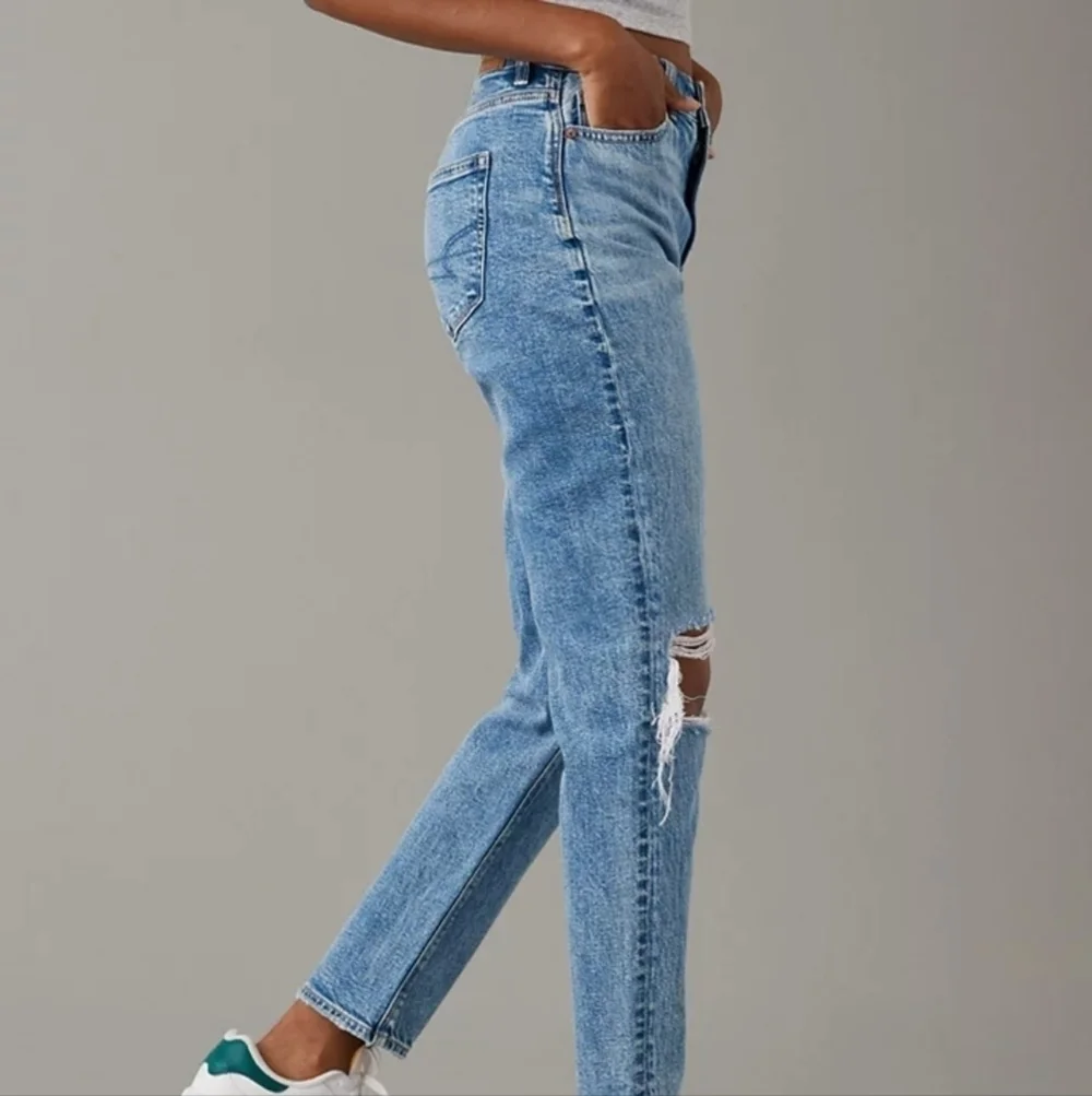 American Eagle Mom Jean Women's Size 4 Tall Destroyed Light Wash Denim Straight - Picture 4 of 12